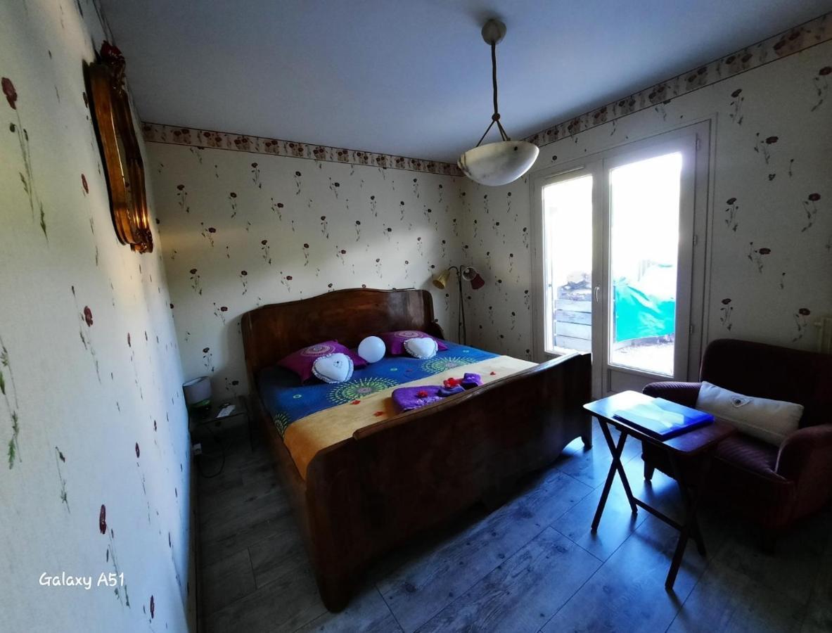 Au Calme Absolu Chez Nicolas Lindry Exterior foto